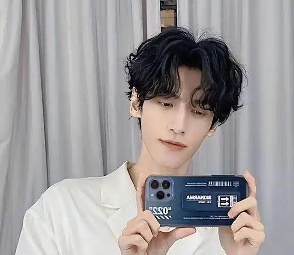 罗云熙晒近照,面部消瘦容貌大变样,网友:看着有点雷人_减肥_身材_什么