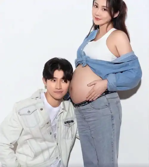 李子峰官宣当爸晒妻子孕照