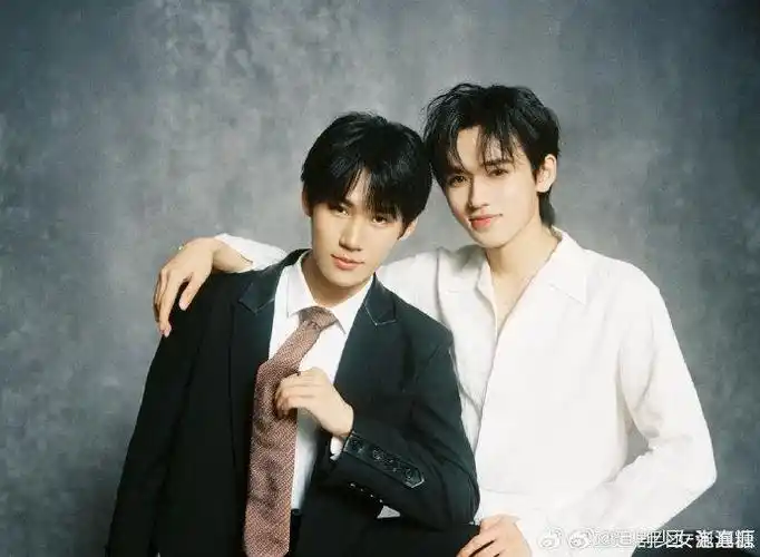 张真源发博晒合照为宋亚轩庆生,收下真诚的祝福