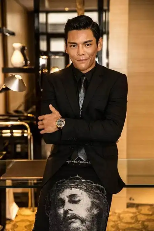 关于向华强儿子向佐!_腾讯新闻