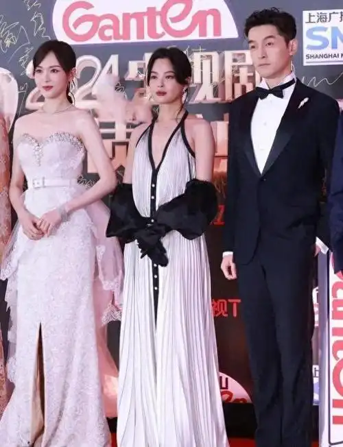 品质盛典唐嫣少女感金晨嘴歪关晓彤发福最大的赢家却是她