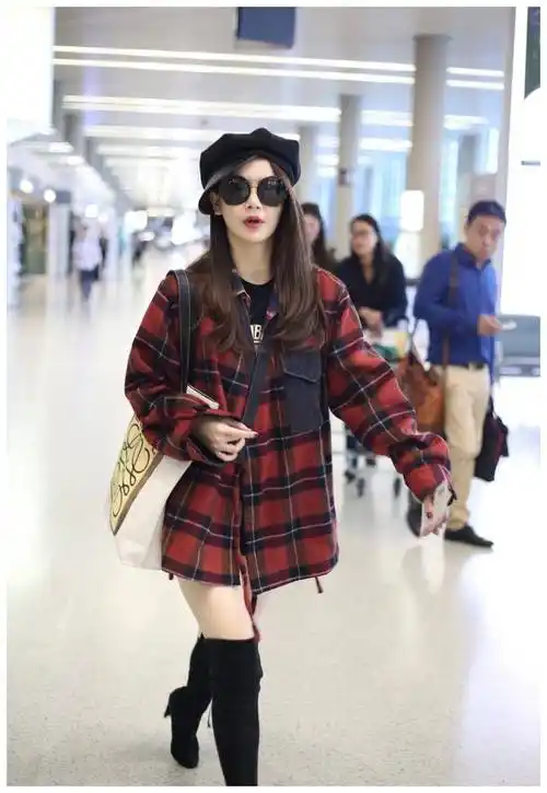 原创戚薇真的太会穿格纹外套搭配过膝靴时髦霸气大长腿超吸睛