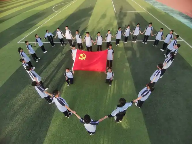 听党话 颂党恩 跟党走 济源市北海中学开展"童心向党· 我和党旗合个