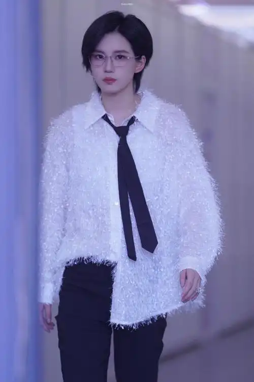 陆柯燃 喜欢和好朋友贴贴的小女孩##林更新女友疑似陆柯燃前女友