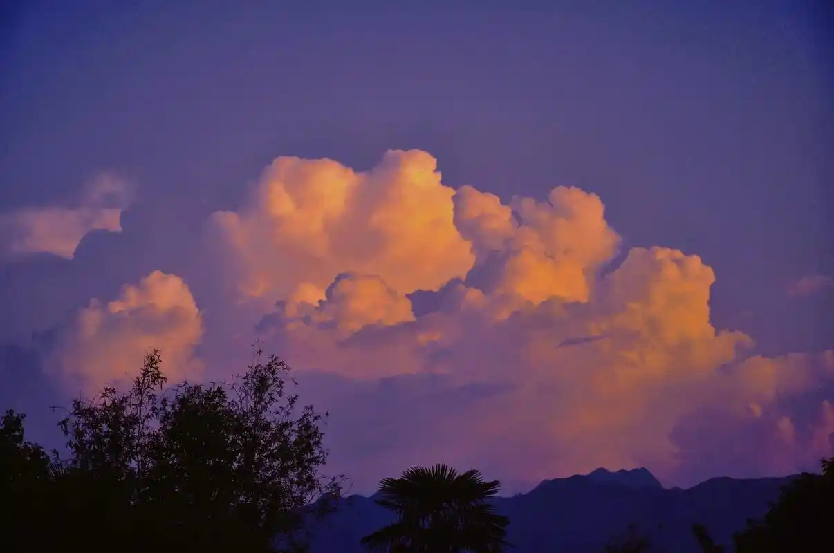 做一个浪漫的云朵收藏家