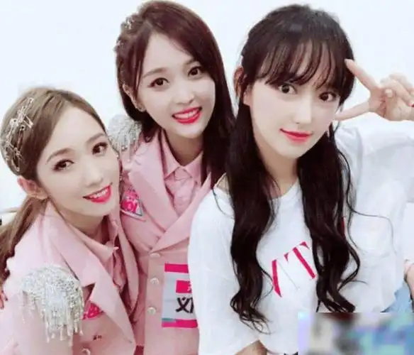 宇宙少女再次合体,孟美岐吴宣仪程潇回归,谁留意c位是谁?_网易订阅