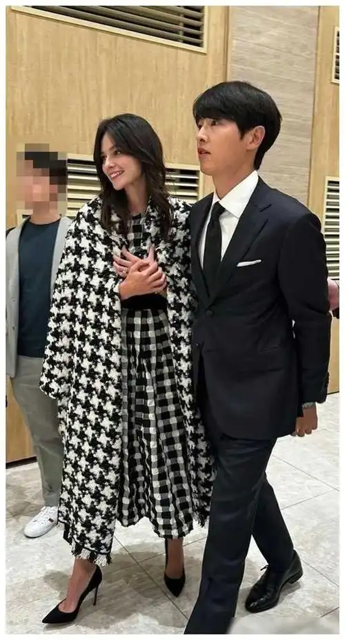 玄彬孙艺珍宋仲基凯蒂同台秀恩爱双双颜值爆表