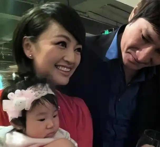 罗海琼:37岁嫁入豪门,42岁高龄产子,如今两个女儿已成她的骄傲