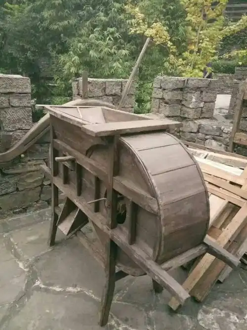 风斗,摇动风页,分离粮食中的杂质