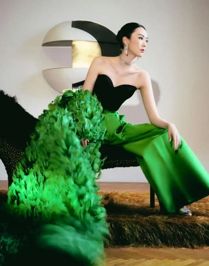 童瑶这身衣服绿的不能再绿了,你觉得好看吗?