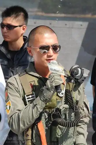 图文:谢霆锋宣传新碟-谢霆锋感谢歌迷