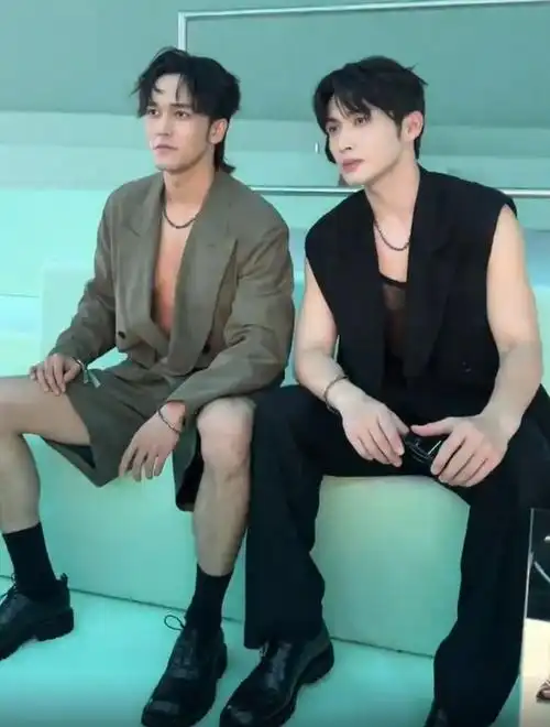 米兰时装周男明星生图王源皮肤坑洼韩国男神李敏镐脸肿发福