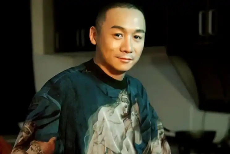 倒霉艺人"虚竹":2次入狱身负两条人命,影帝黄渤都"救"不回_高虎_演艺