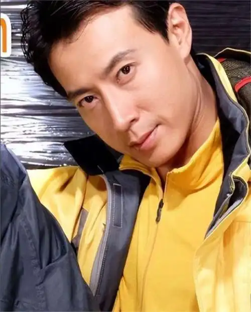 现在嫌他们老,当年追成狗!这些"半老"的演员,当年都是大帅哥