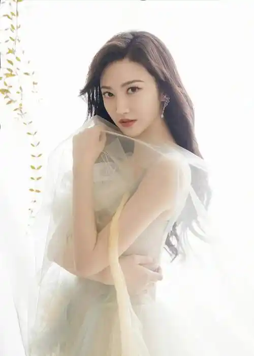 女星景甜优雅写真人间的富贵花