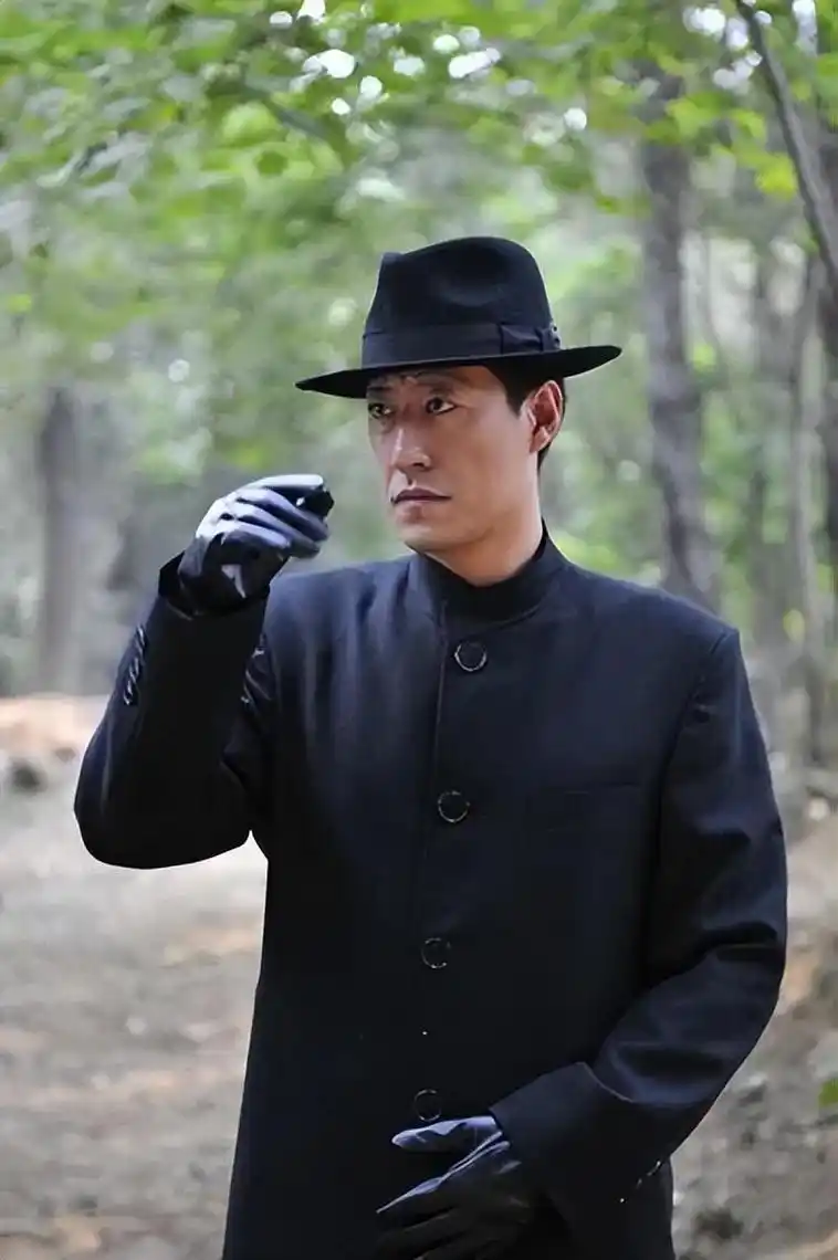 回顾于震二婚娶小13岁娇妻婚后连生三胎如今一家五口其乐融融