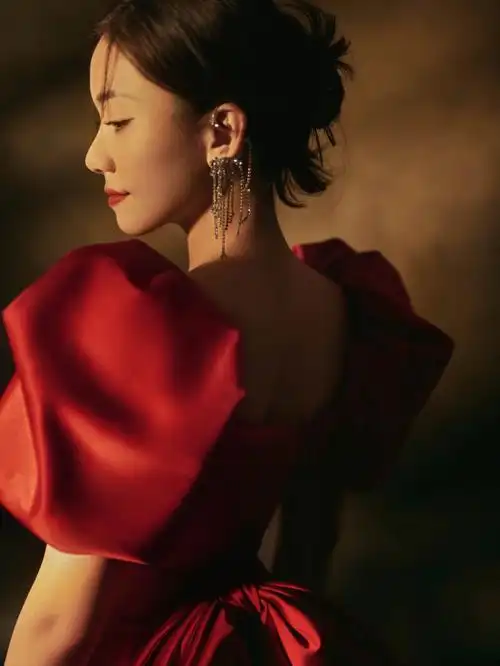 东方新娘78不可缺少的红色婚纱照高级有氛围