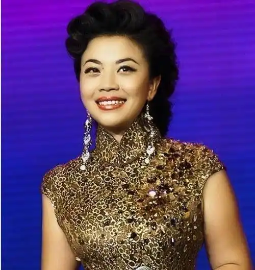 如今张也已经52岁,事业成功令人羡慕,但她的婚姻却很不顺利,曾与著名