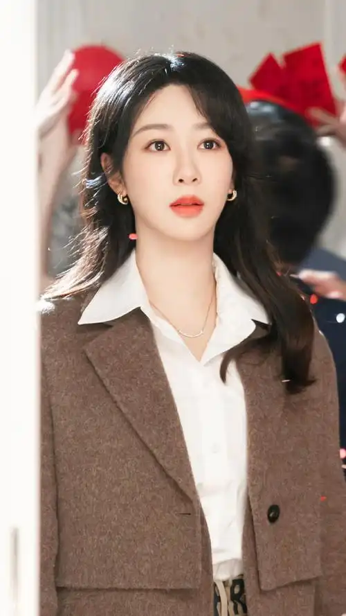 杨紫大衣围巾氛围感