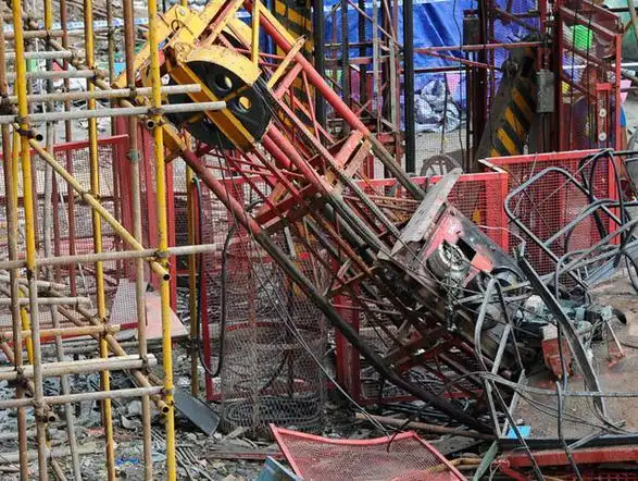 在建工地电梯坠落39层现场不堪入目【高清】 目击者细述事发经过