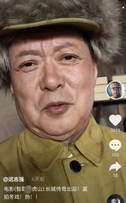 62岁迟志强久违拍戏片场穿军装气势强一曲铁窗泪成其经典