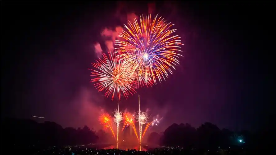 璀璨的烟花唯美高清桌面壁纸