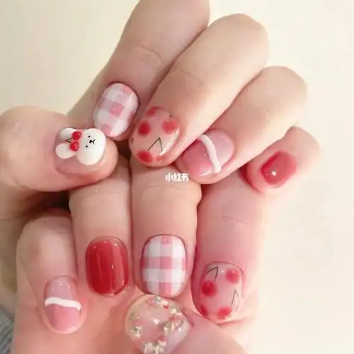 樱桃草莓味的可爱兔子美甲