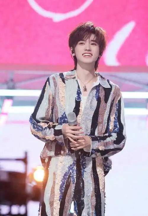 231229「歌声绽放」时代少年团宋亚轩在《声生不息》舞台上闪耀登场!