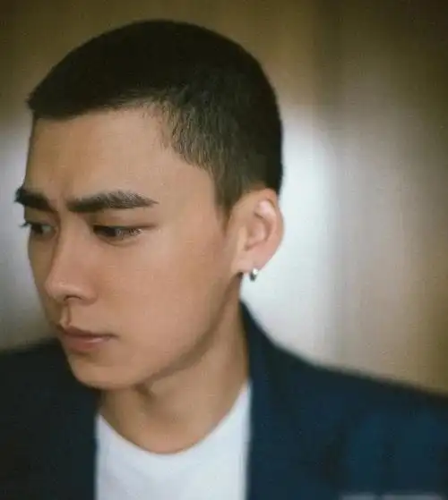 短发男生才是今年的主流看看潮流教主权志龙你就知道了