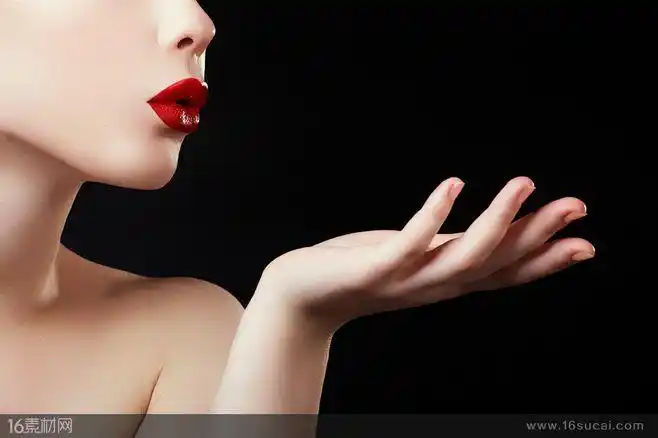 伸着手的美女高清图片