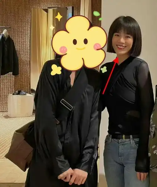 马思纯小年夜苏梅岛度假,穿性感泳装化身美人鱼,头戴白花好娇俏_腾讯