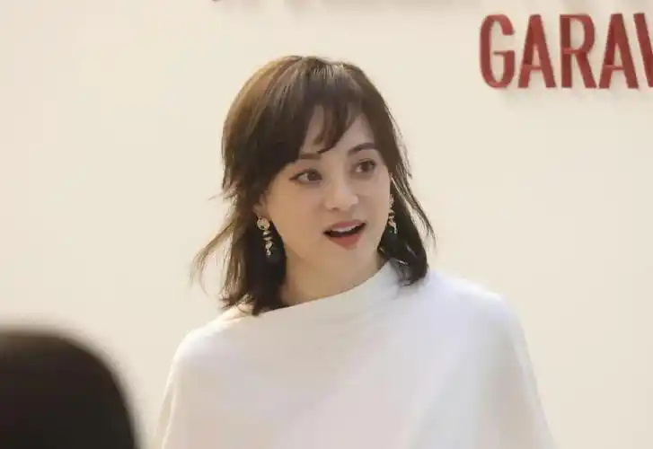 美女演员孙俪最新线下生图出炉网友娘娘突然变得好美