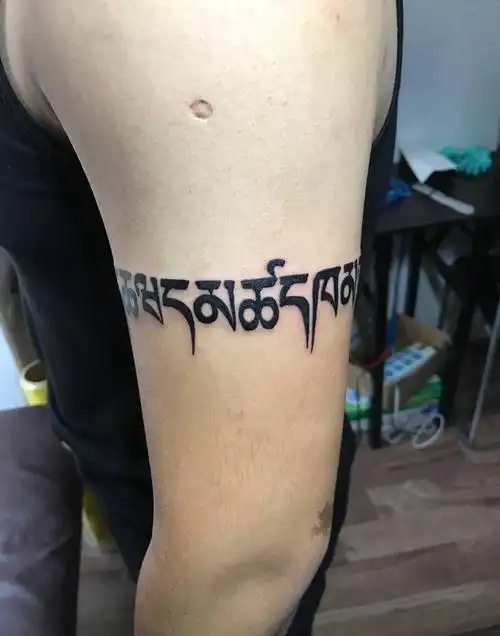 梵文臂环纹身图片