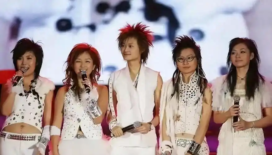 回顾超级女声6位冠军对比只有一人成大咖你认为谁才是总冠军