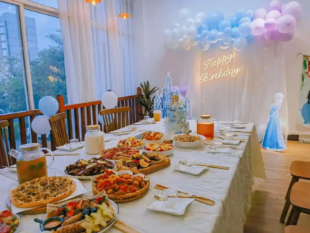艾莎公主主题包场生日派对.