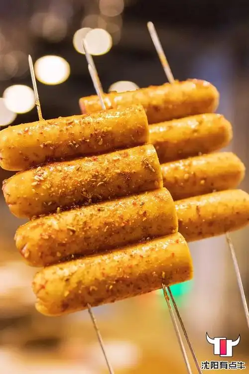 精选金锣品牌鸡肉肠加入秘制调料烤制而成味道够霸道!