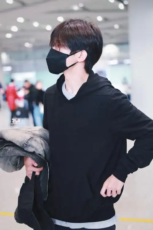 一心一意,易烊千玺##易烊千玺机场图