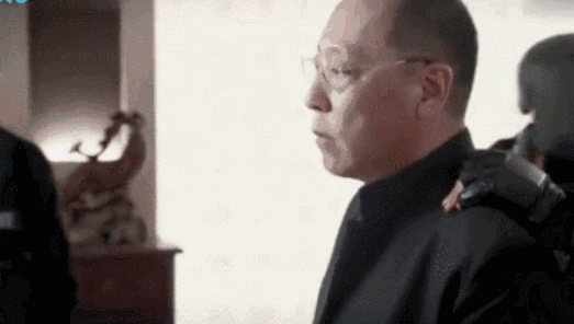 《北平无战事》里,倪大红全程只有一个表情,却把谢培东的双重身份演绎