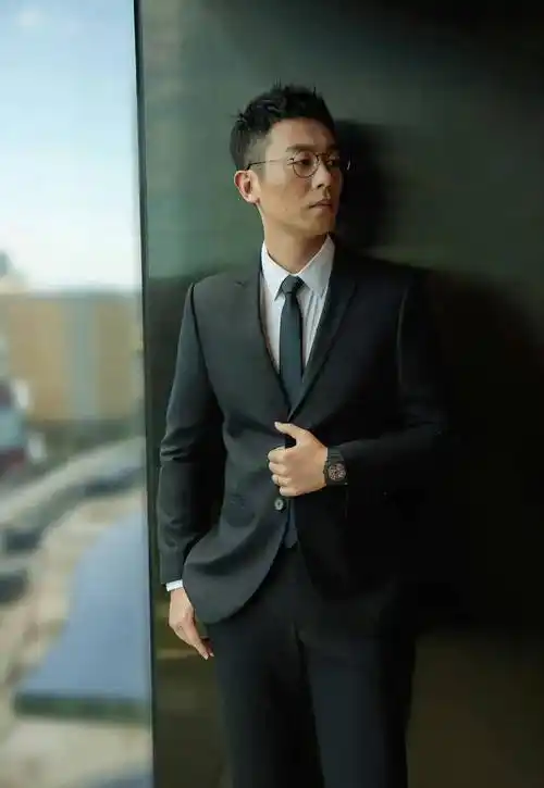 演员朱亚文:娶大1岁沈佳妮,当2个女儿的爸爸也幸福_父亲_时候_潘禹彤