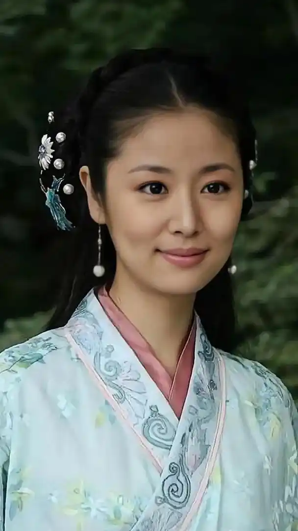 林心如官方身高167,体重仅92斤?47岁荡秋千似少女双脚轻松离地