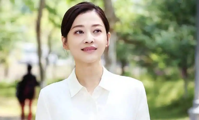 梅婷:曾为前夫鄢颇散尽家财,如今再嫁普通丈夫苦尽甘来_舞蹈_女儿