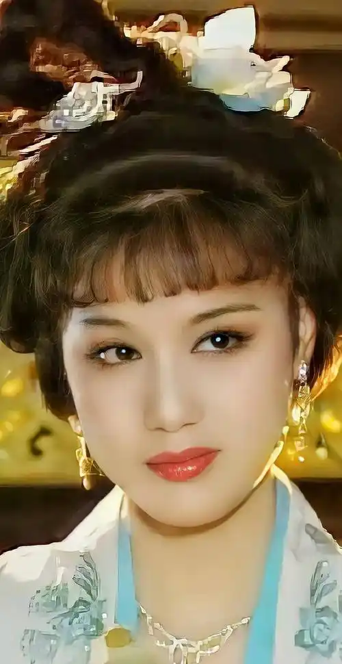 "最美容妃"李建群,与导演在一起28年,一生无子留遗憾_服装_剧中_父母