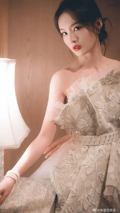 发几张李沁女神的美照