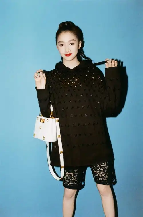 520爱就告白##valentino品牌大使关晓彤##大钉包##华伦天奴