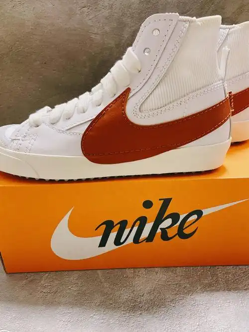 白菜价购入耐克开拓者高帮橙色大logo