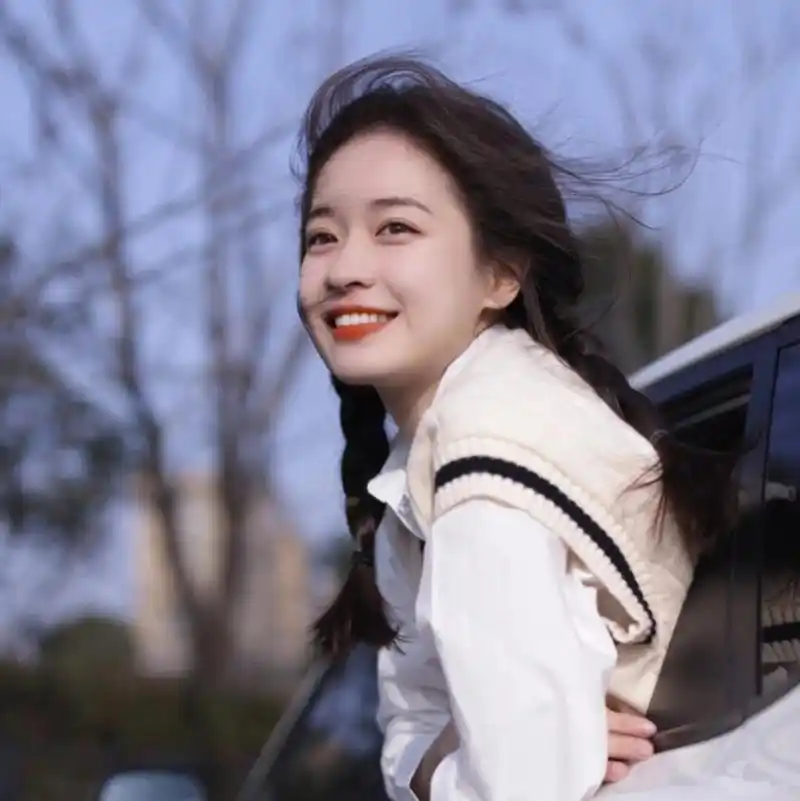 女生头像 亚西,今天来分享一位我超级爱的美女姐姐 这个姐姐笑起来