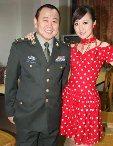 潘长江女儿潘阳大婚 新郎身价10亿