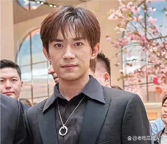 外媒太勇,易烊千玺生图直接发,路人直呼照骗,评论区两极化严重