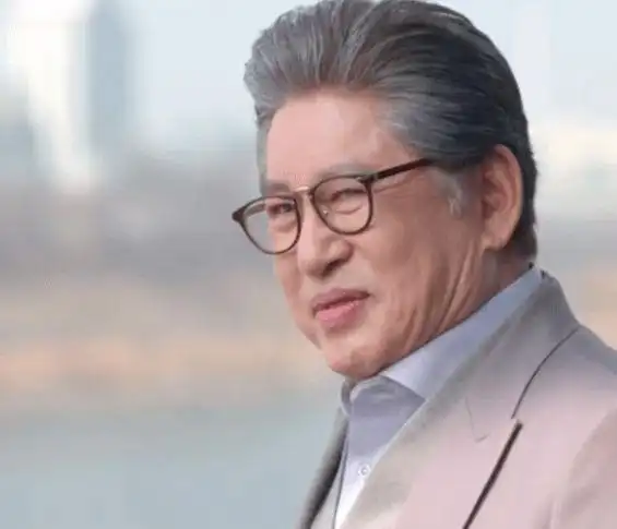 75岁韩国老戏骨金容建卷入堕胎风波强制小39岁女友堕胎