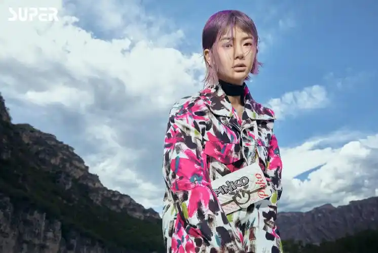 女 戚薇 > 戚薇紫色短发魅力写真图片(13/17)戚薇相关图片 推荐壁纸